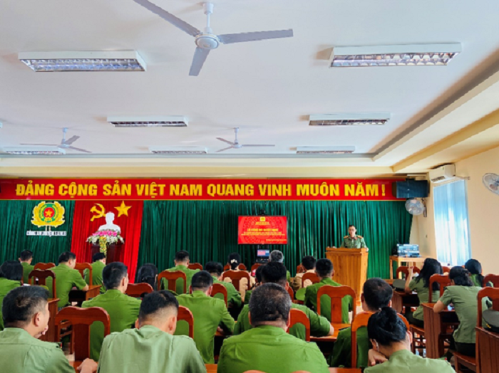 LE CONG BO QĐ CONG TAC CAN BO 1